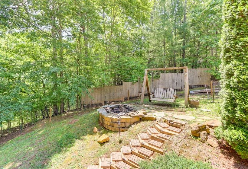 Pet Friendly Murphy Home: Grilling Deck + Fire Pit
