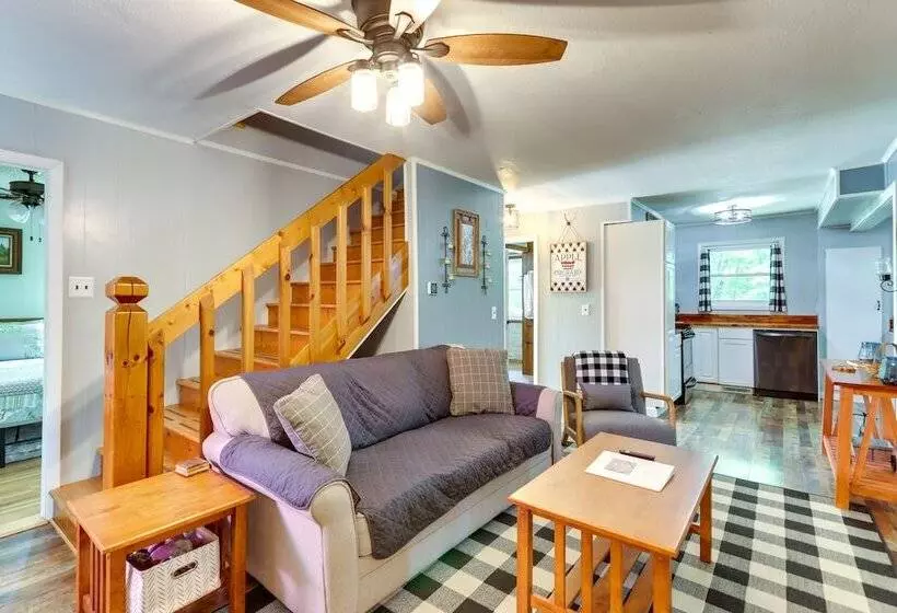 Pet Friendly Murphy Home: Grilling Deck + Fire Pit