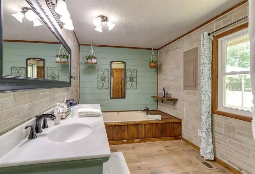 Pet Friendly Murphy Home: Grilling Deck + Fire Pit