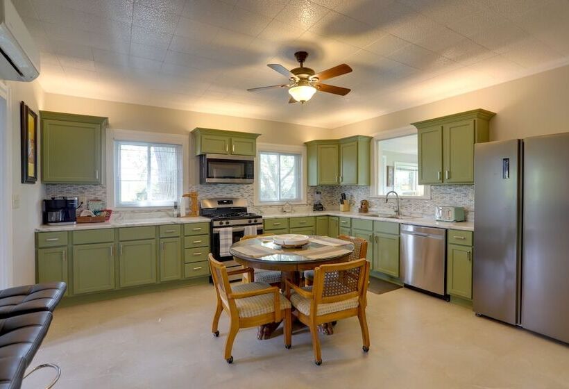 Welcoming Port Clinton Vacation Rental!