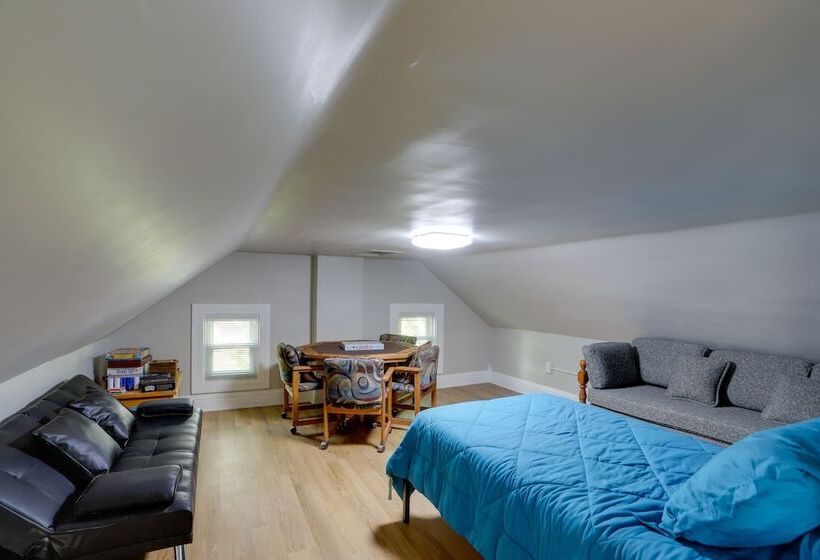 Welcoming Port Clinton Vacation Rental!