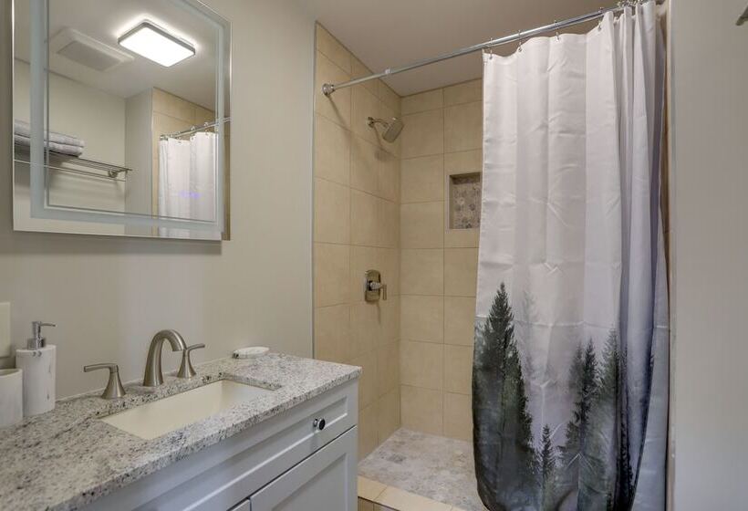 Welcoming Port Clinton Vacation Rental!