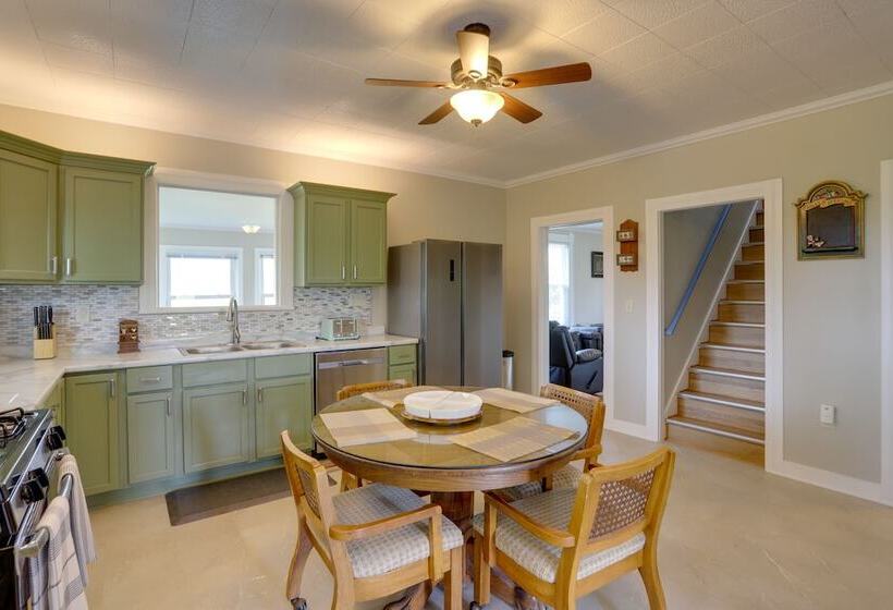 Welcoming Port Clinton Vacation Rental!