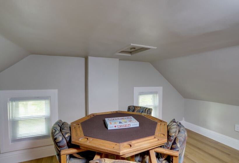 Welcoming Port Clinton Vacation Rental!