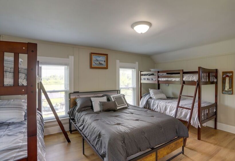 Welcoming Port Clinton Vacation Rental!