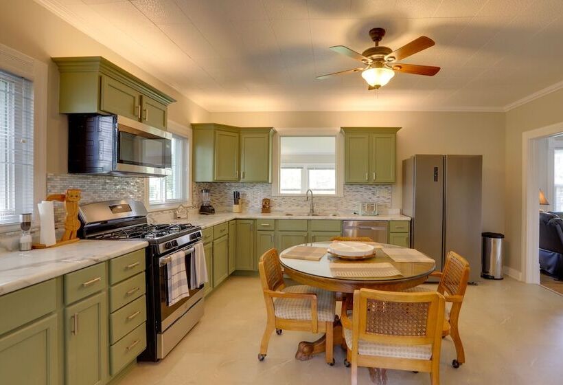 Welcoming Port Clinton Vacation Rental!