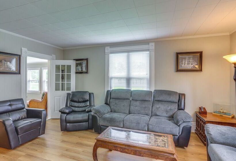 Welcoming Port Clinton Vacation Rental!