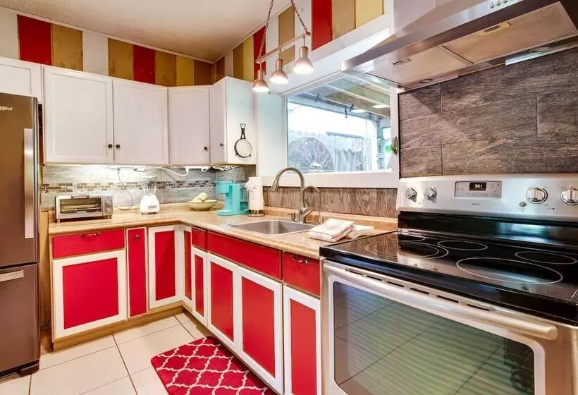 Fire Pit & Grill At Pet Friendly Port Isabel Home!