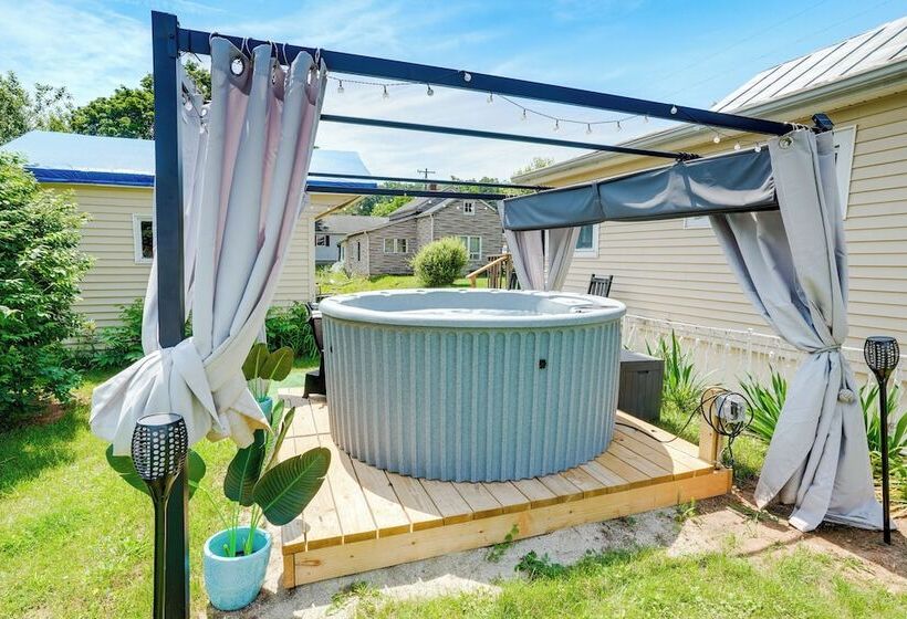 Pet Friendly Shenandoah Home W/ Fire Pit!