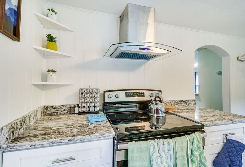 Pet Friendly Shenandoah Home W/ Fire Pit!