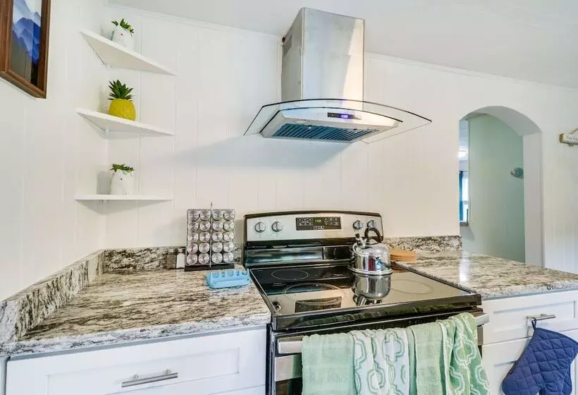 Pet Friendly Shenandoah Home W/ Fire Pit!
