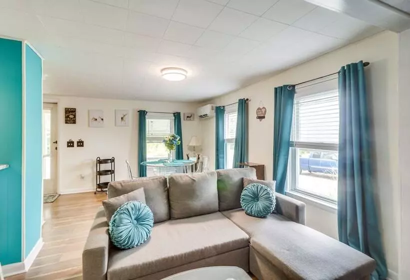 Pet Friendly Shenandoah Home W/ Fire Pit!