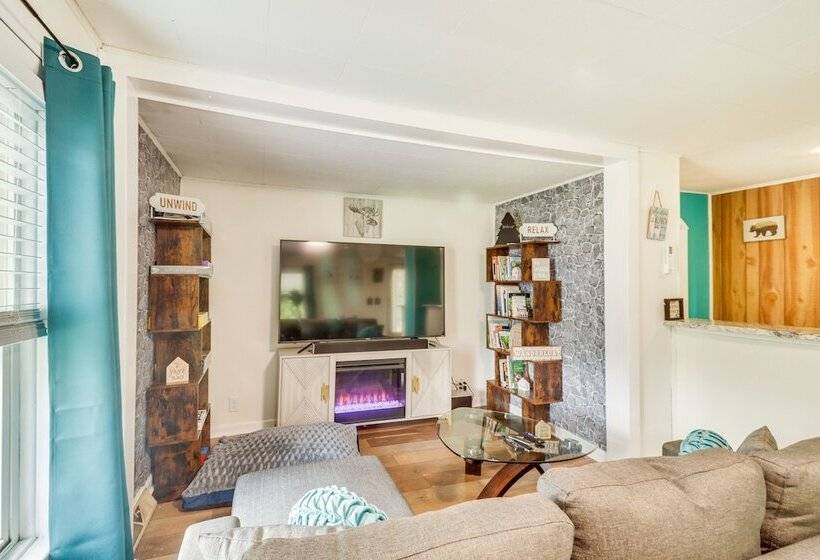 Pet Friendly Shenandoah Home W/ Fire Pit!