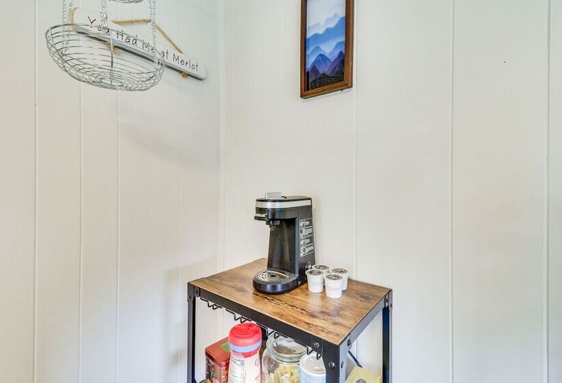 Pet Friendly Shenandoah Home W/ Fire Pit!