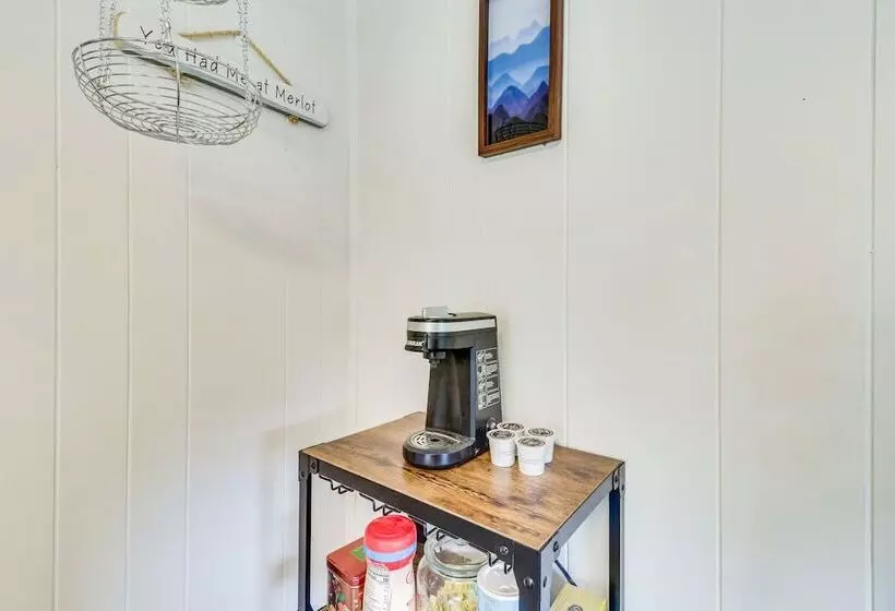 Pet Friendly Shenandoah Home W/ Fire Pit!