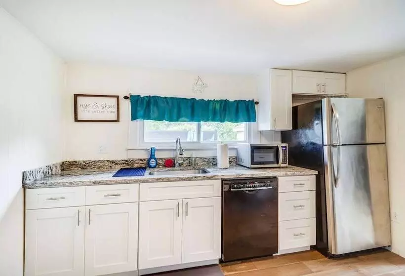 Pet Friendly Shenandoah Home W/ Fire Pit!