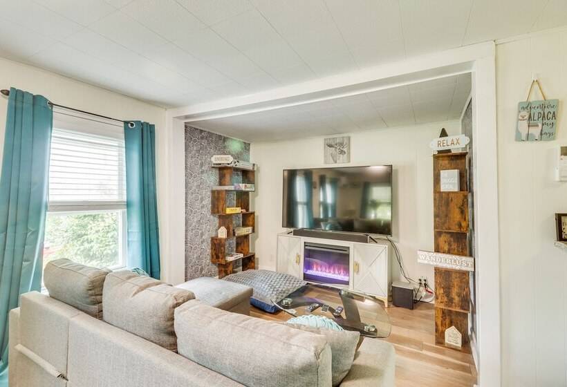 Pet Friendly Shenandoah Home W/ Fire Pit!