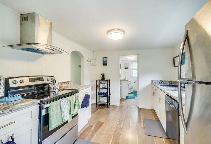 Pet Friendly Shenandoah Home W/ Fire Pit!