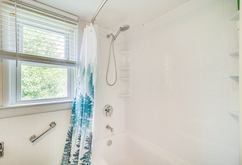 Pet Friendly Shenandoah Home W/ Fire Pit!