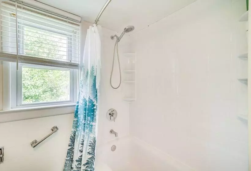 Pet Friendly Shenandoah Home W/ Fire Pit!