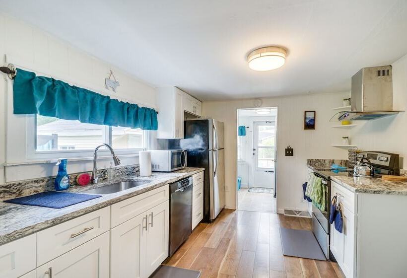 Pet Friendly Shenandoah Home W/ Fire Pit!