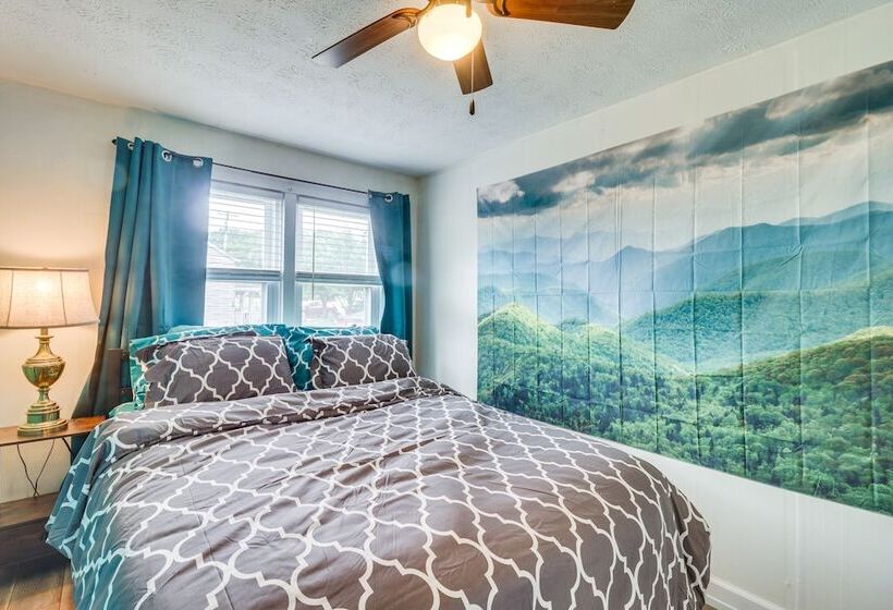 Pet Friendly Shenandoah Home W/ Fire Pit!