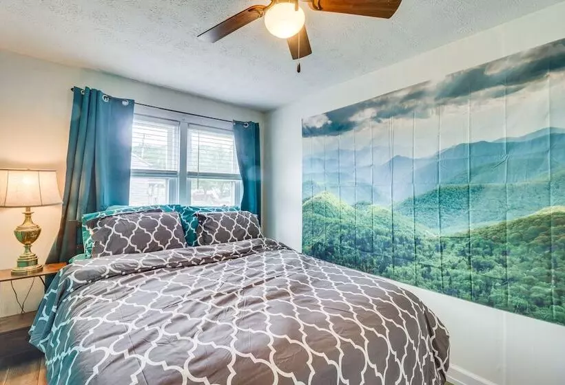 Pet Friendly Shenandoah Home W/ Fire Pit!