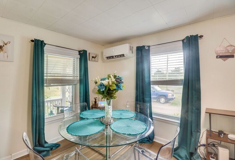 Pet Friendly Shenandoah Home W/ Fire Pit!