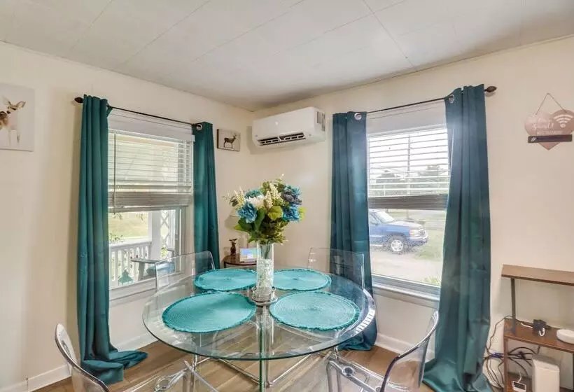 Pet Friendly Shenandoah Home W/ Fire Pit!