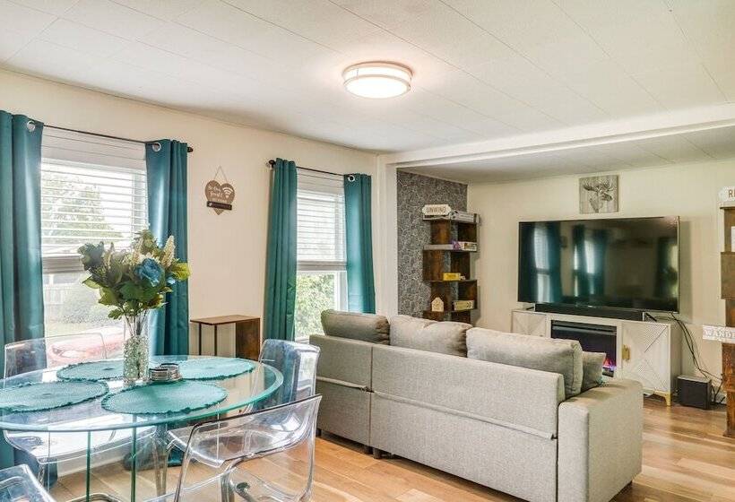 Pet Friendly Shenandoah Home W/ Fire Pit!