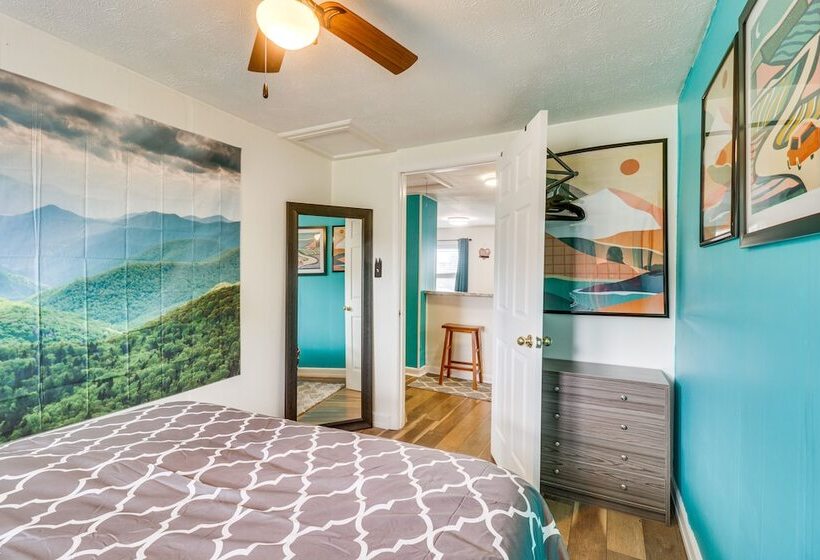 Pet Friendly Shenandoah Home W/ Fire Pit!