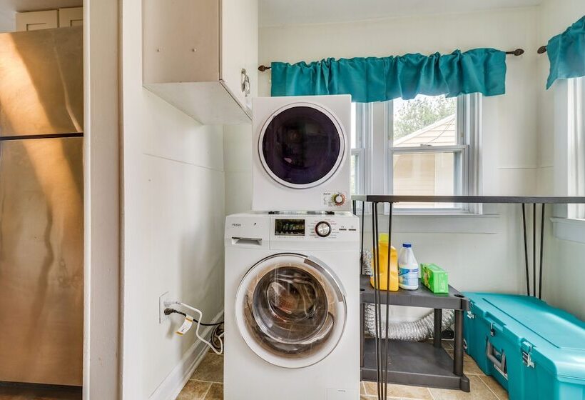 Pet Friendly Shenandoah Home W/ Fire Pit!