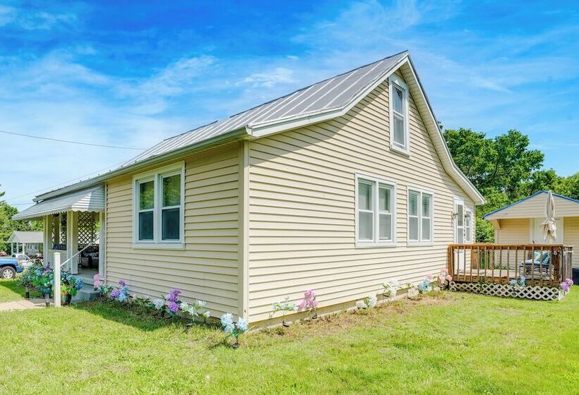 Pet Friendly Shenandoah Home W/ Fire Pit!