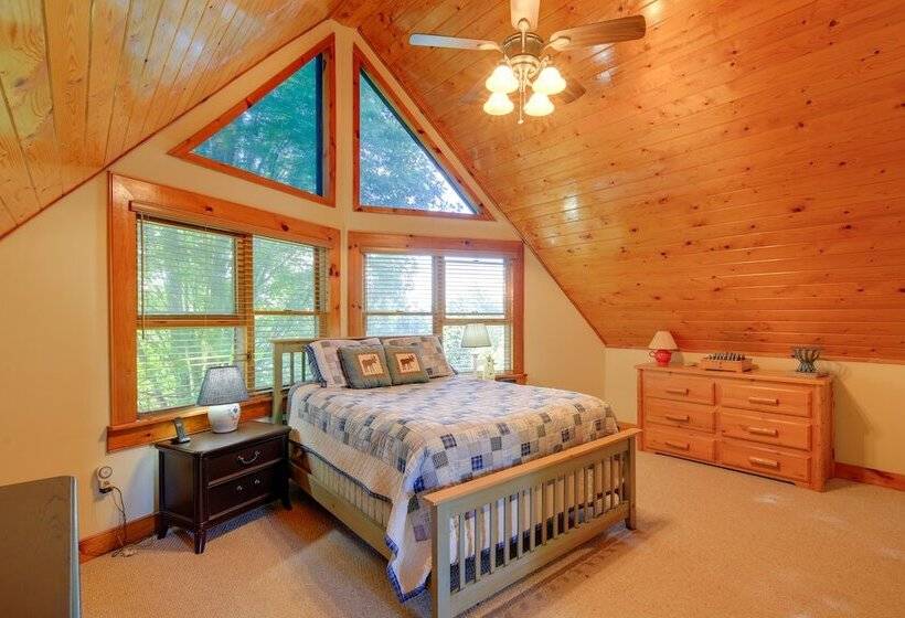 Piney Creek Cabin W/ Deck, Grill & Mountain Views!