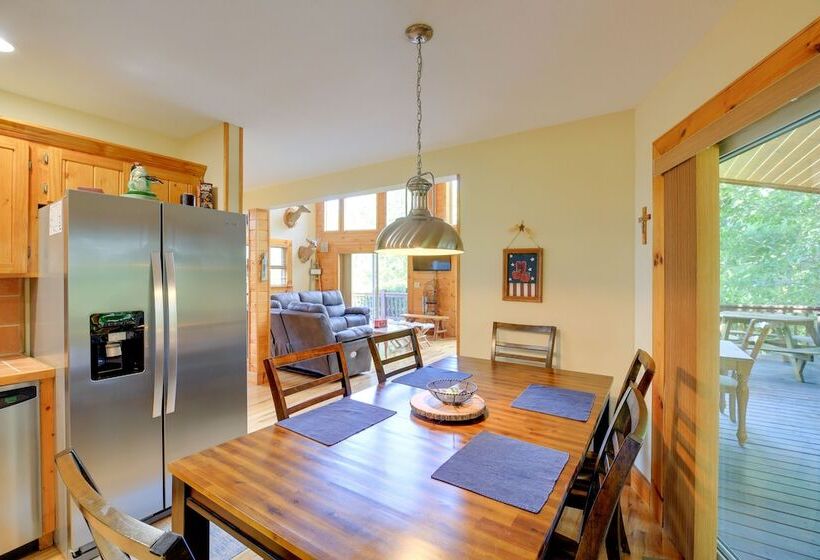 Piney Creek Cabin W/ Deck, Grill & Mountain Views!