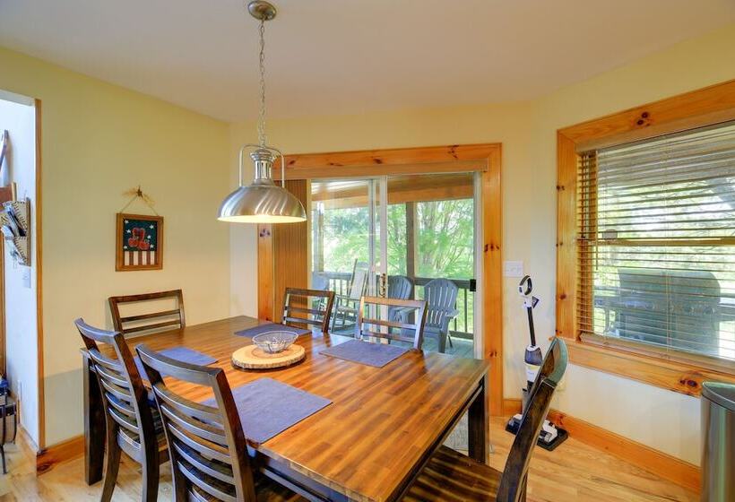 Piney Creek Cabin W/ Deck, Grill & Mountain Views!