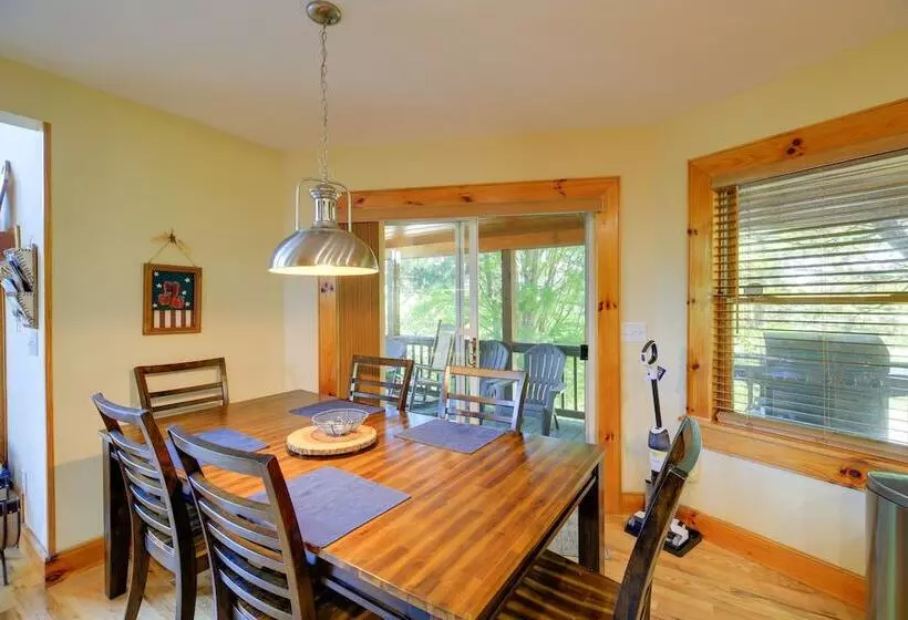 Piney Creek Cabin W/ Deck, Grill & Mountain Views!