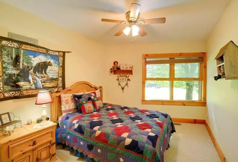 Piney Creek Cabin W/ Deck, Grill & Mountain Views!