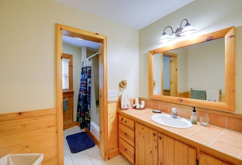 Piney Creek Cabin W/ Deck, Grill & Mountain Views!