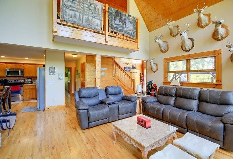 Piney Creek Cabin W/ Deck, Grill & Mountain Views!