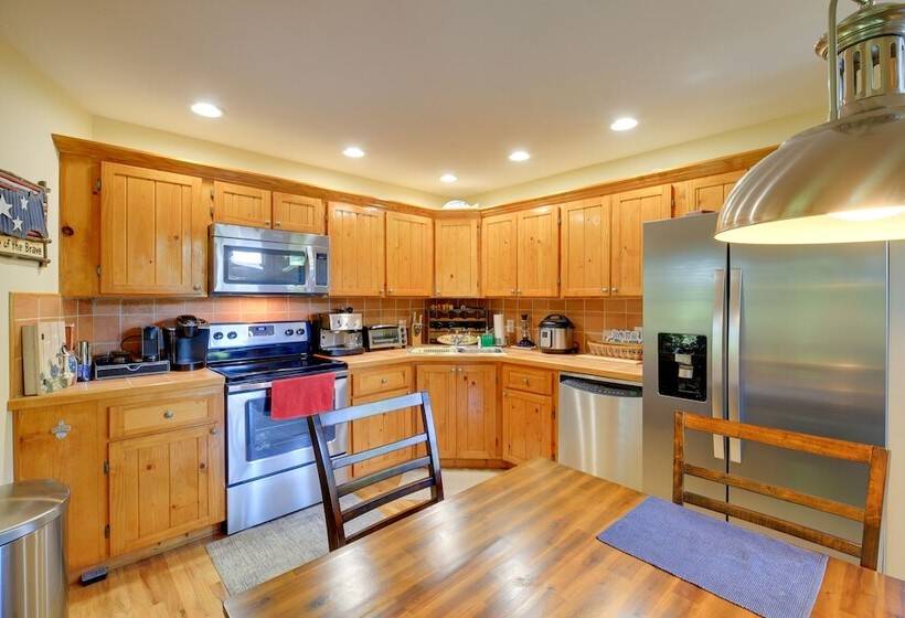 Piney Creek Cabin W/ Deck, Grill & Mountain Views!