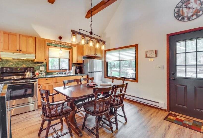 Pocono Lake Cabin Walk To Arrowhead Lake!