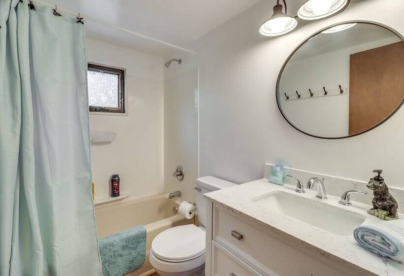 Pocono Lake Cabin Walk To Arrowhead Lake!