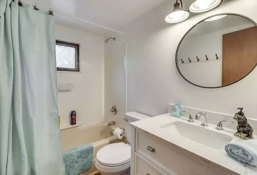 Pocono Lake Cabin   Walk To Arrowhead Lake!