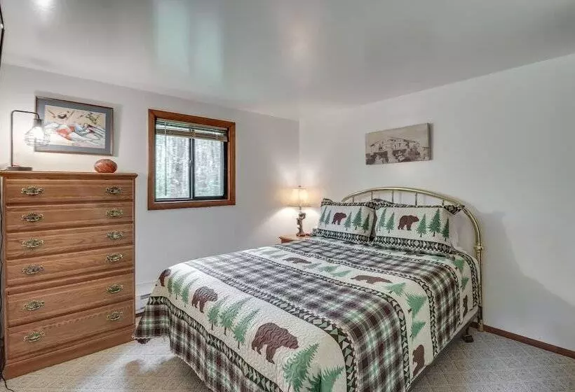 Pocono Lake Cabin   Walk To Arrowhead Lake!