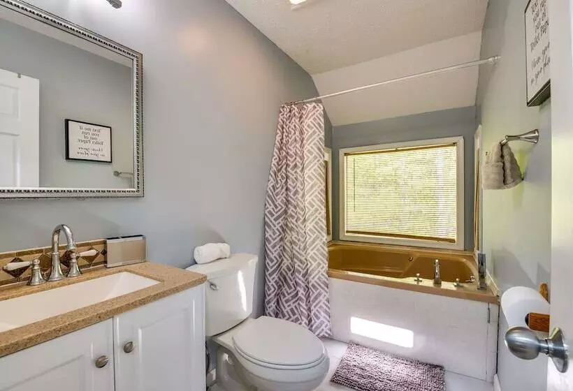Poconos Vacation Rental W/ Pool & Beach Access!