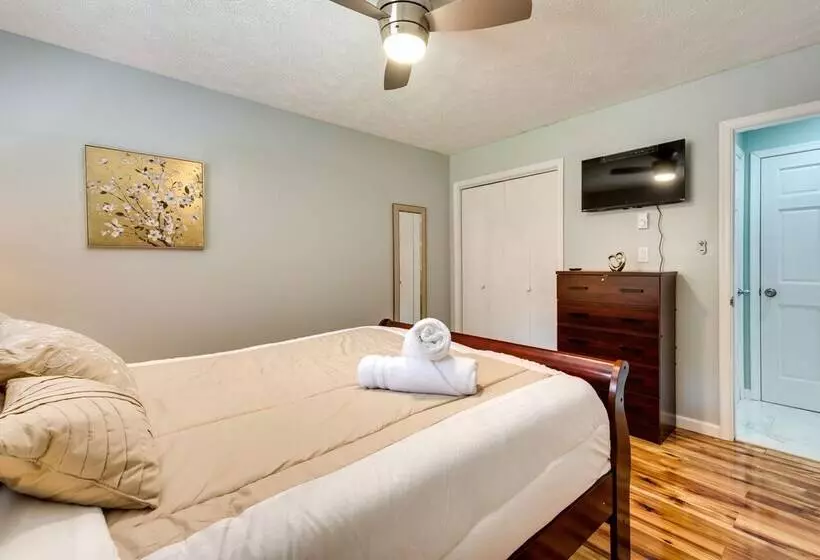 Poconos Vacation Rental W/ Pool & Beach Access!