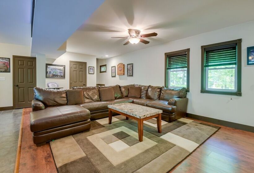 Quaint Naples Cottage: Walk To Trickey Pond & Cove