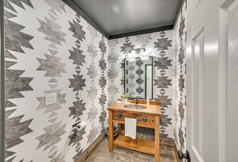 Relaxing Salem House With Boat Slip & Mtn Views!