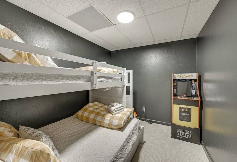 Relaxing Salem House With Boat Slip & Mtn Views!